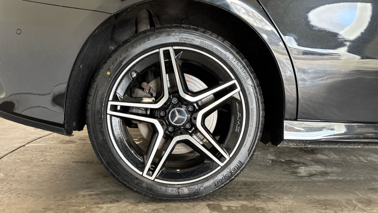 Mercedes-Benz A-Class A250e AMG Line Premium Plus Edition 4dr Auto Saloon